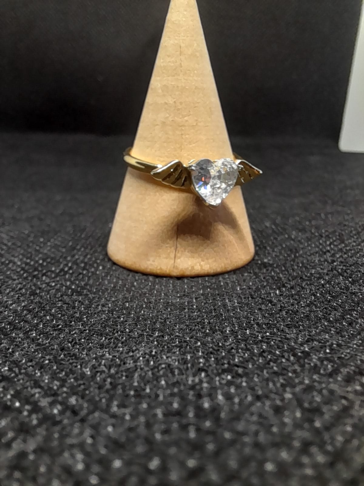 Anello Cuore e Ali – Eleganza in Acciaio Regolabile