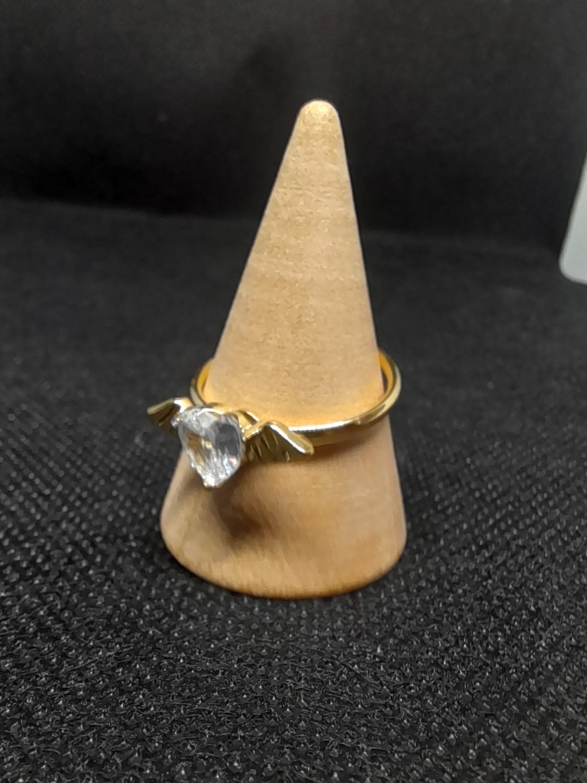 Anello Cuore e Ali – Eleganza in Acciaio Regolabile