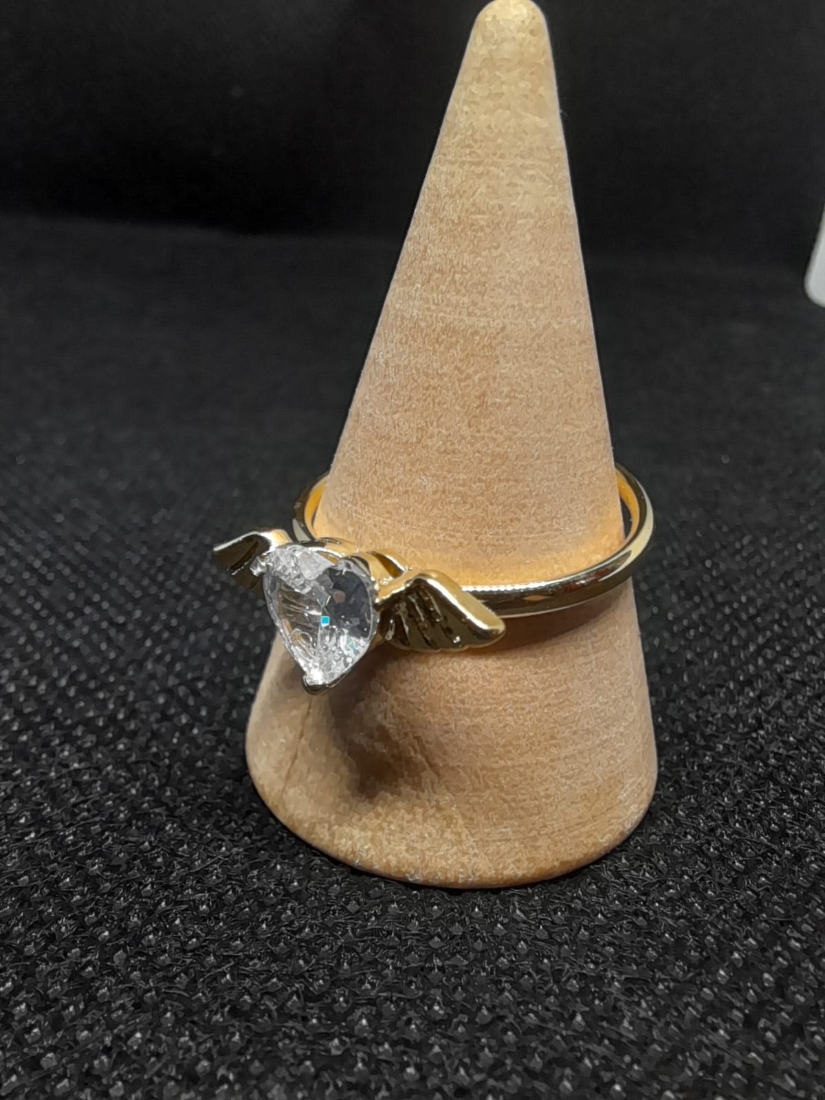 Anello Cuore e Ali – Eleganza in Acciaio Regolabile