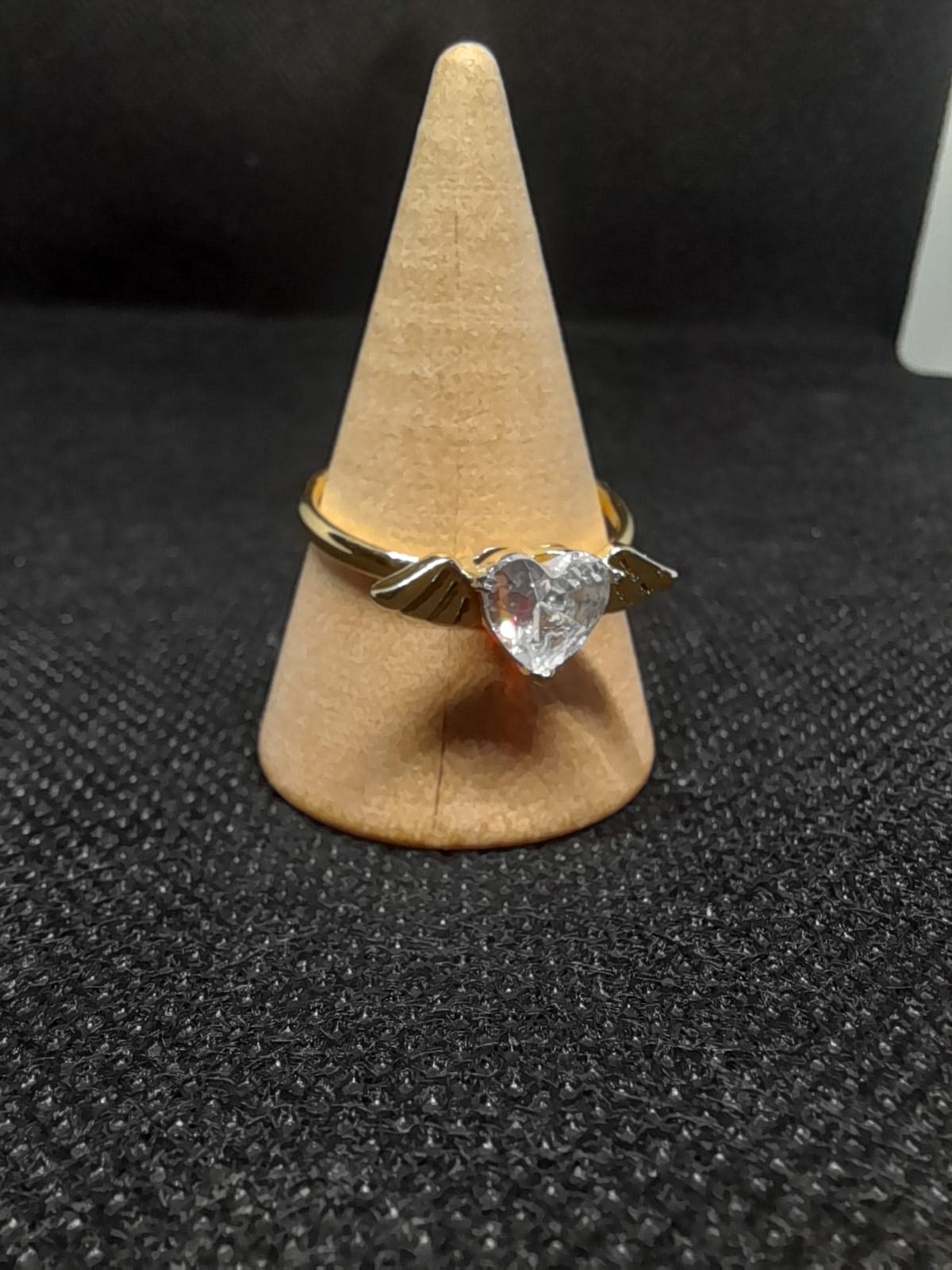 Anello Cuore e Ali – Eleganza in Acciaio Regolabile