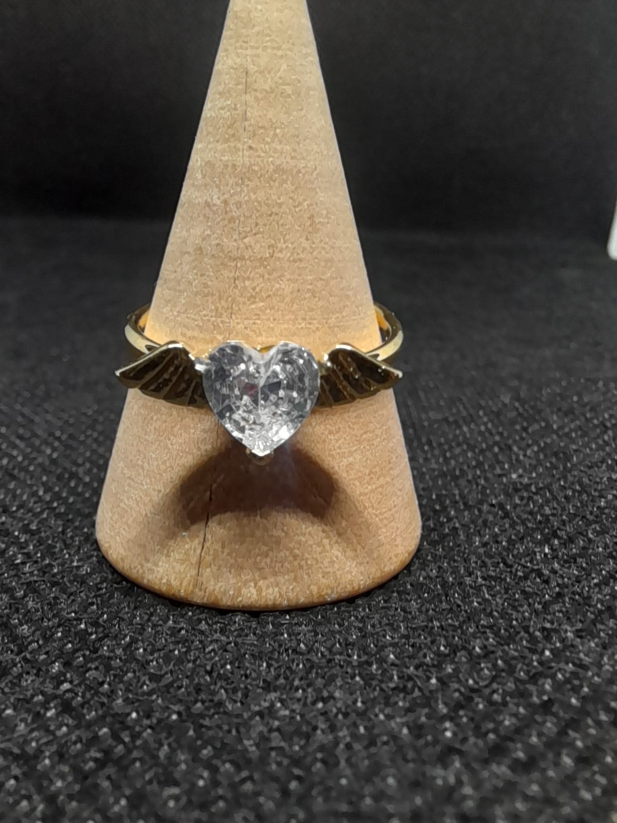 Anello Cuore e Ali – Eleganza in Acciaio Regolabile