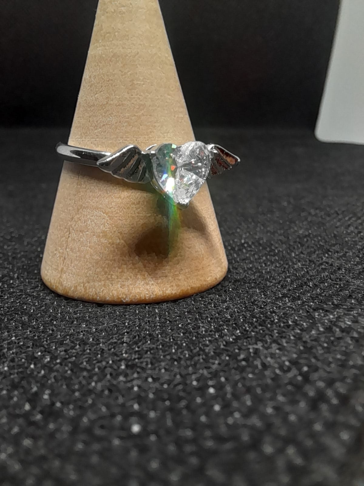 Anello Cuore e Ali – Eleganza in Acciaio Regolabile