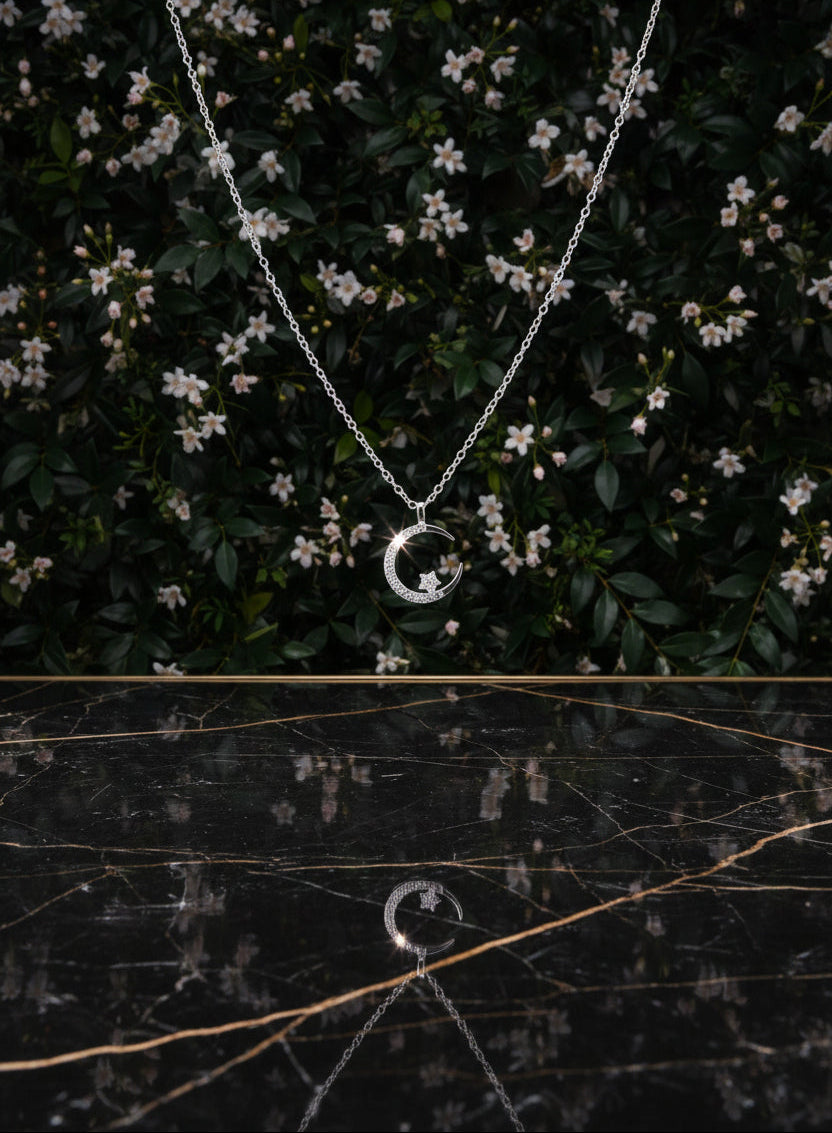 Collana Luce Lunare 🖤 Charm Luna e Stelle in Acciaio 316L su Catena in Ottone