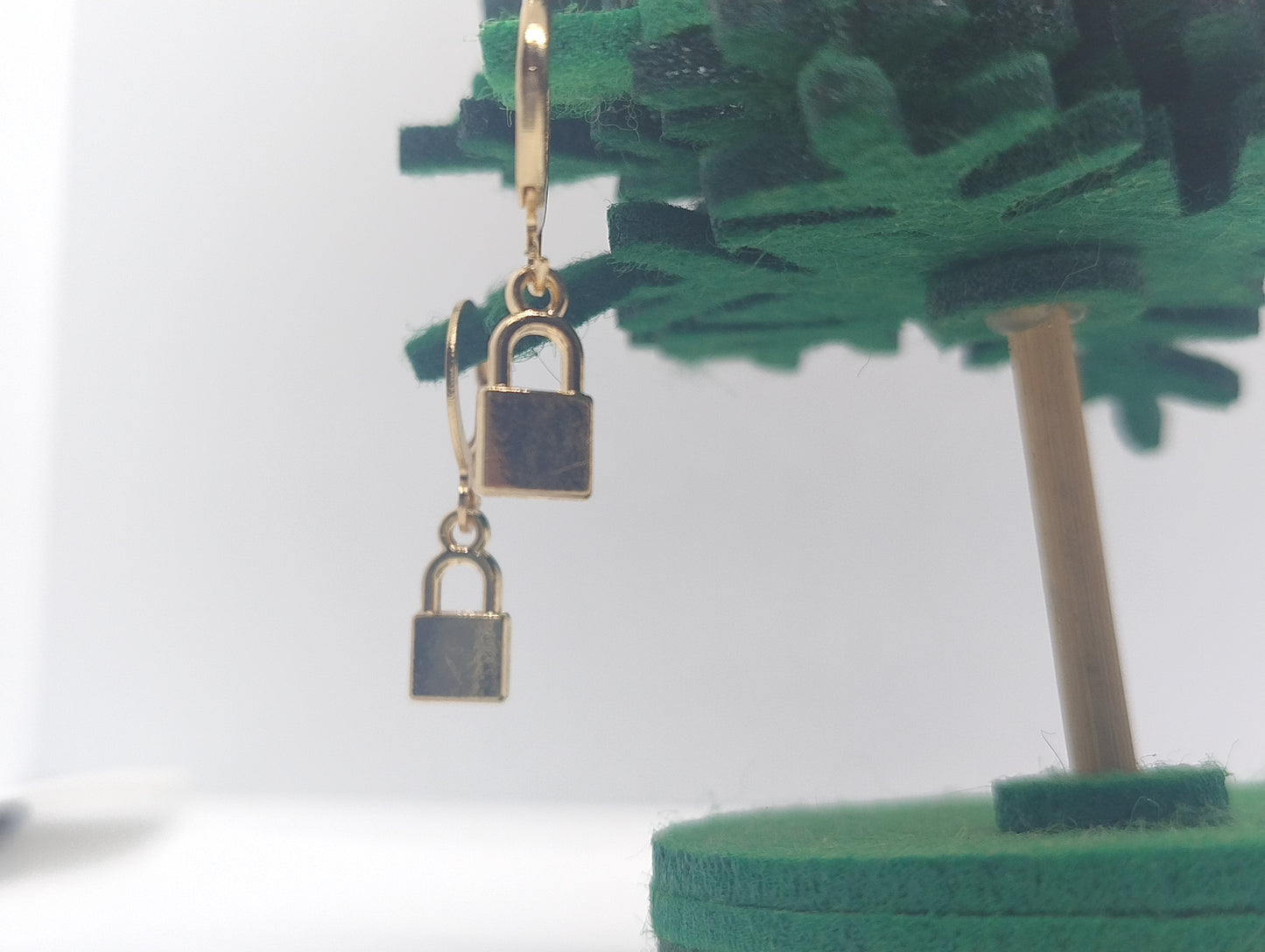(omaggi)Orecchini "Lock Charm"