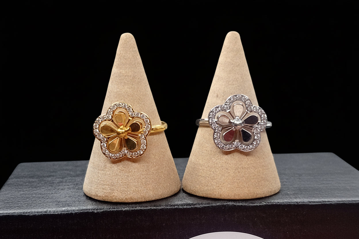 Anello Fiore in 3D 🖤 con Strass Regolabile in Acciaio Inossidabile