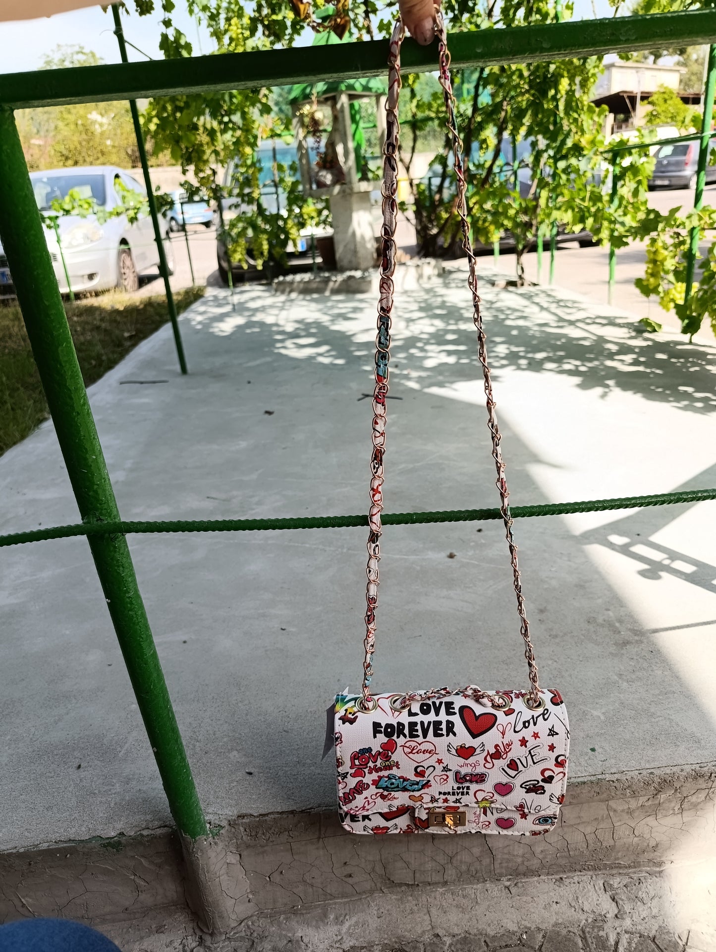 Borsa Graffiti Love bianca 🖤 Mini bag street art con catenina dorata
