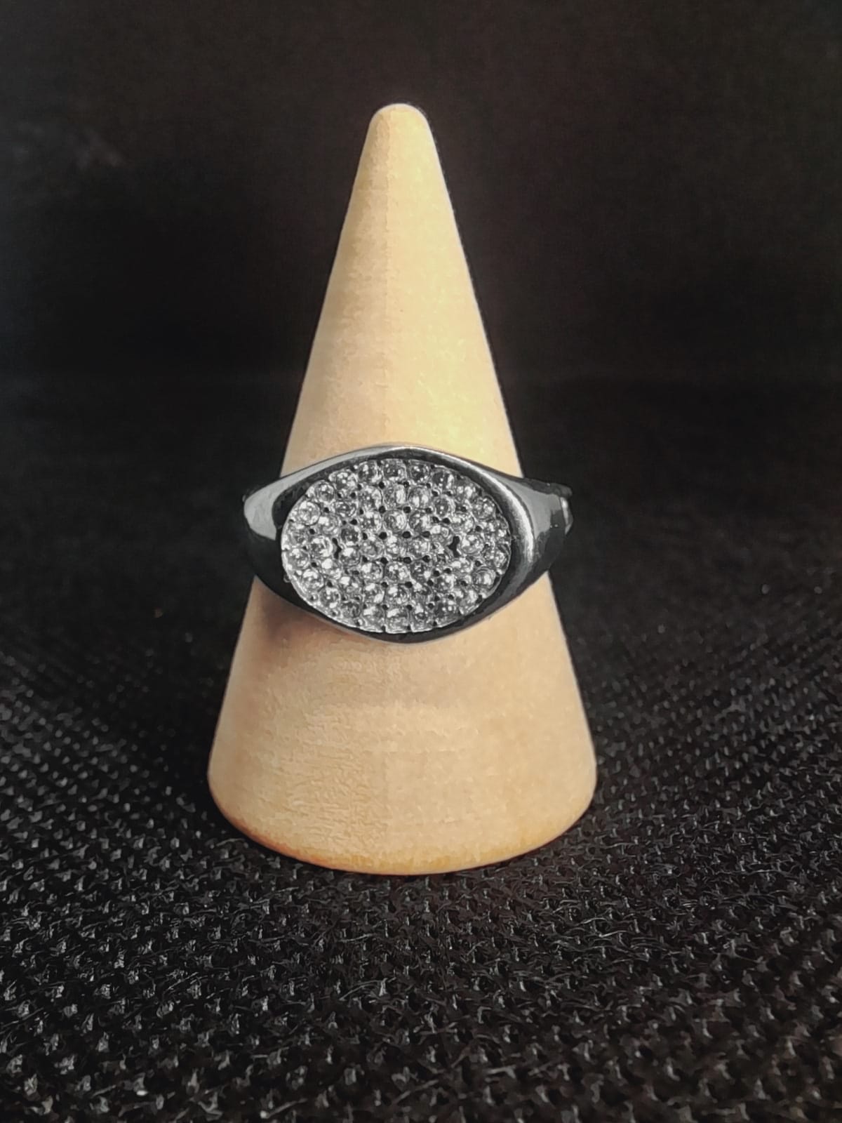 Anello Chevalier Ovale in Acciaio – Pavé di Cristalli Luminos