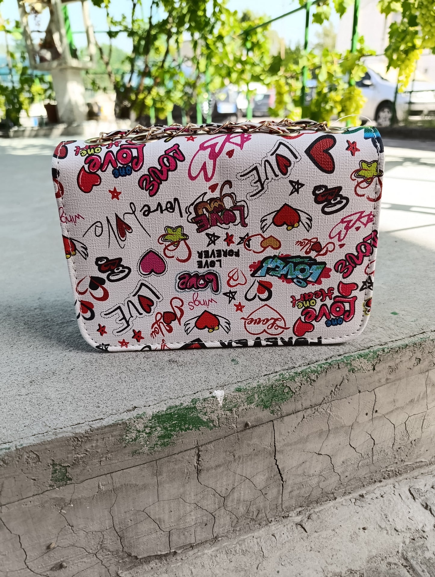 Borsa Graffiti Love bianca 🖤 Mini bag street art con catenina dorata