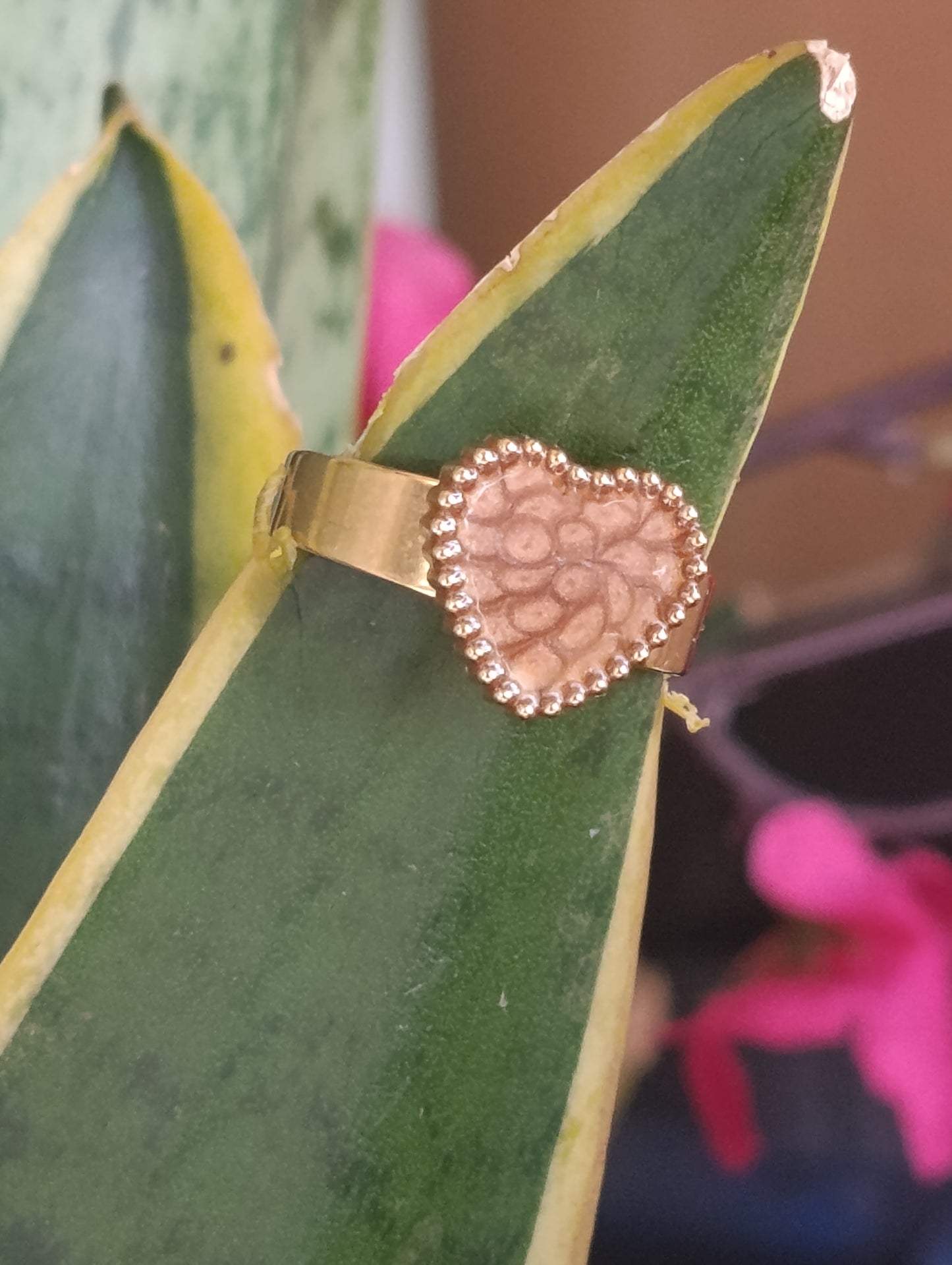 Anello Cuore Pietra Colorata 🖤 Regolabile in Acciaio con Finitura Oro