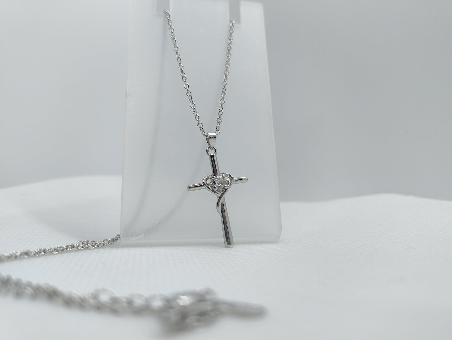 Collana Croce con Cuore in Argento 925
