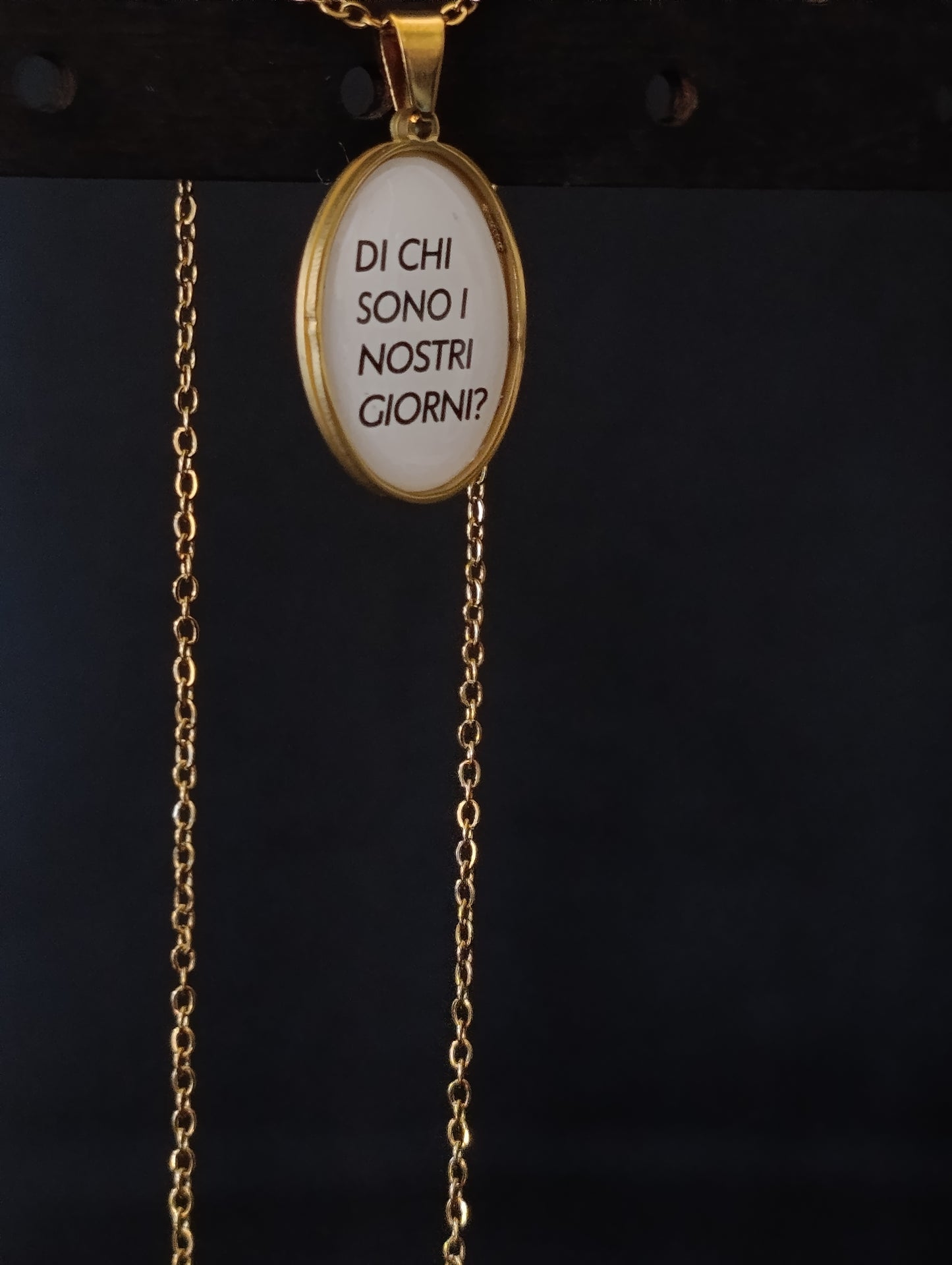 Omaggi 🖤 ciondolo ovale con frase