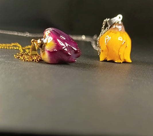 Omaggio 🖤 collana bocciolo di rosa