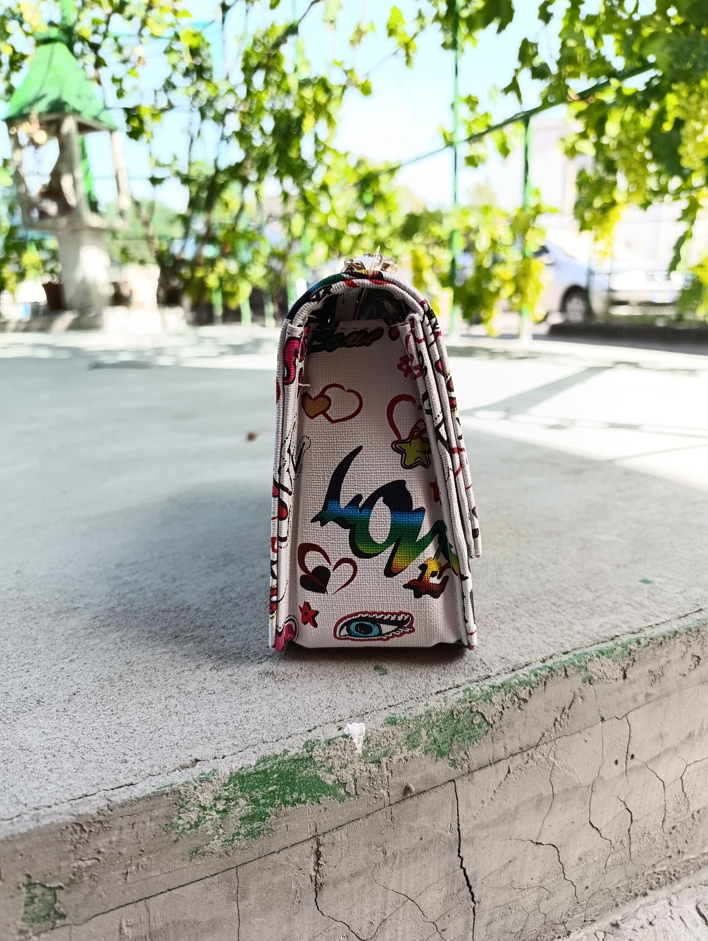 Borsa Graffiti Love bianca 🖤 Mini bag street art con catenina dorata