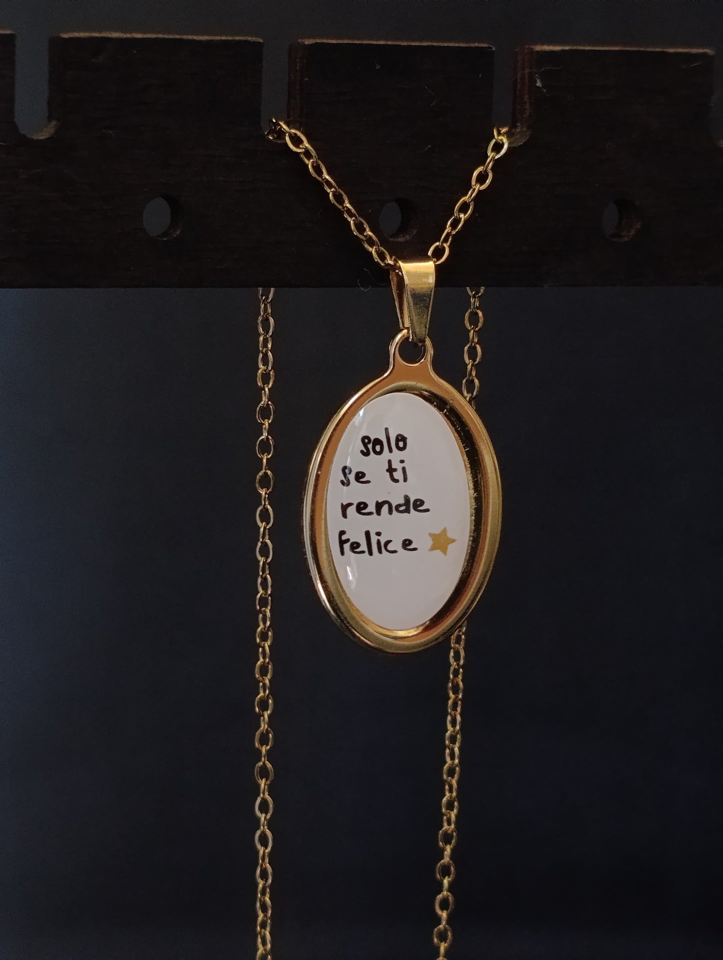 Omaggi 🖤 ciondolo ovale con frase